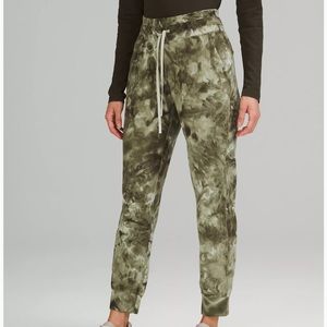 𝅺LULUEMON Rulu High Rise Jogger 7/8 Length